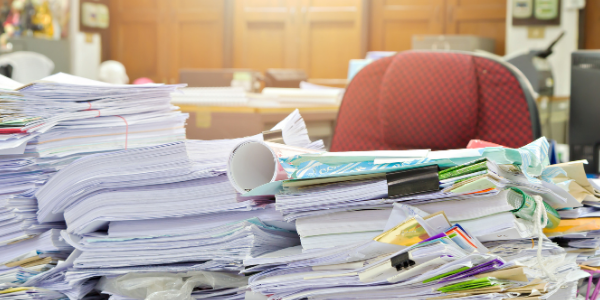 Messy Desk#1-600x400 Messy Desk#1-600x400